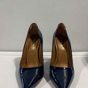 Navy blue Intervalle heals